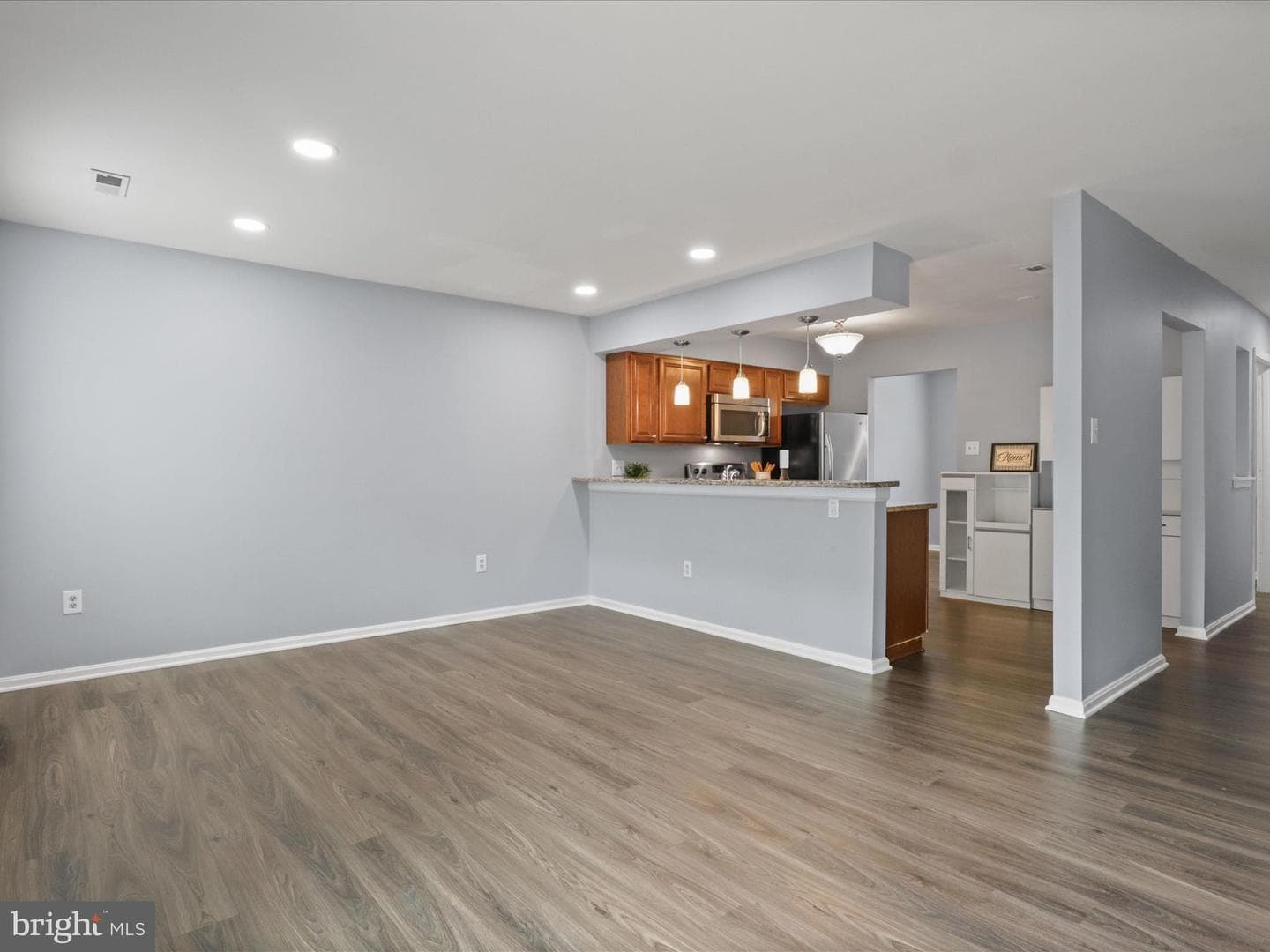 303 Mayfair #187 photo 14