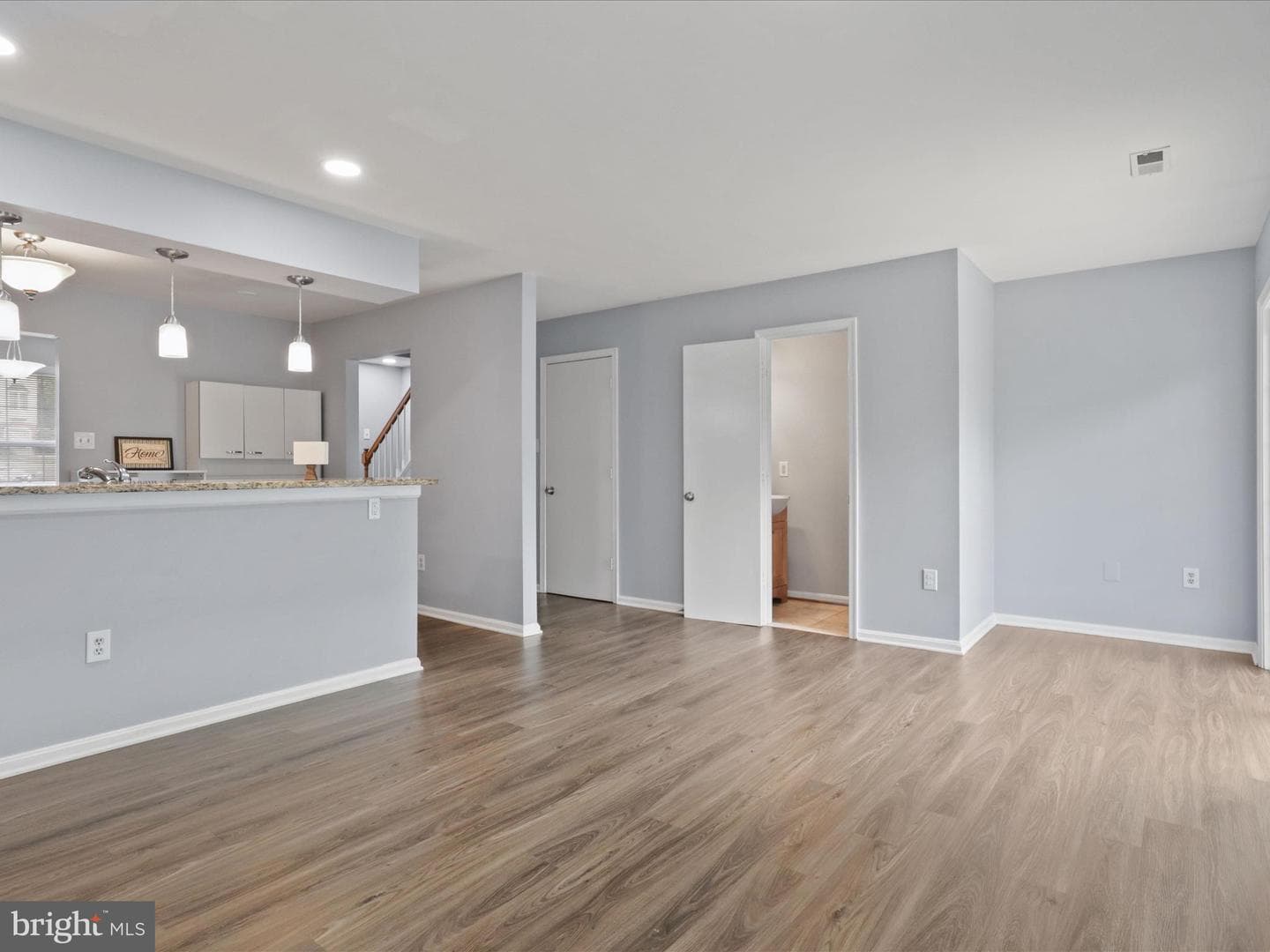 303 Mayfair #187 photo 15