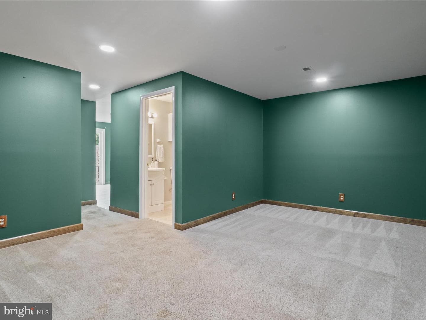 303 Mayfair #187 photo 31