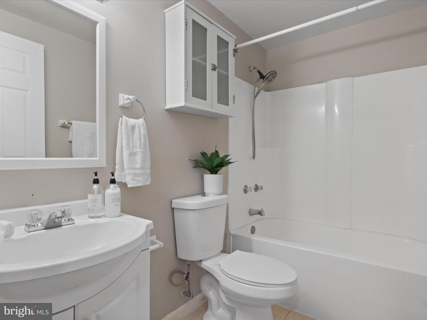 303 Mayfair #187 photo 33