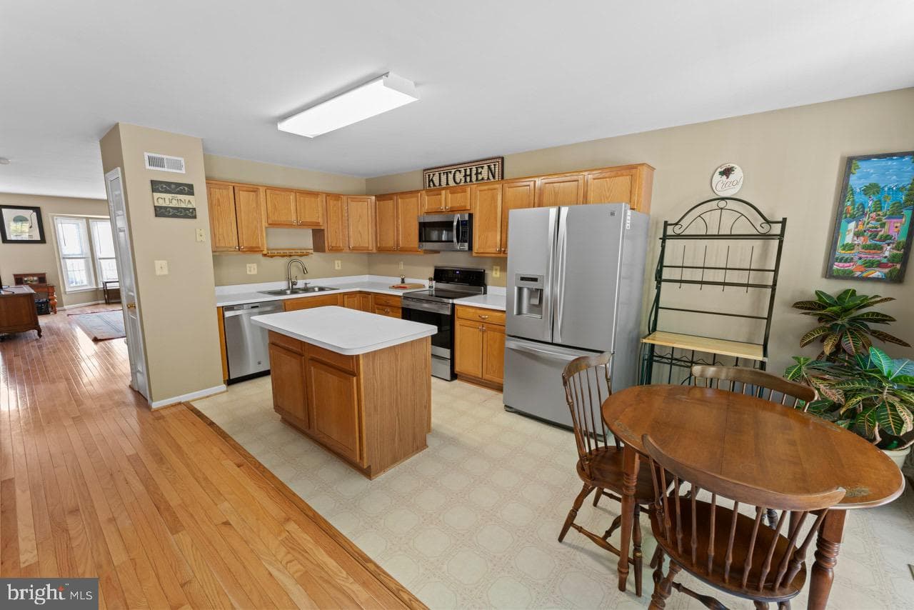 208 Fair Oaks Avenue photo 6