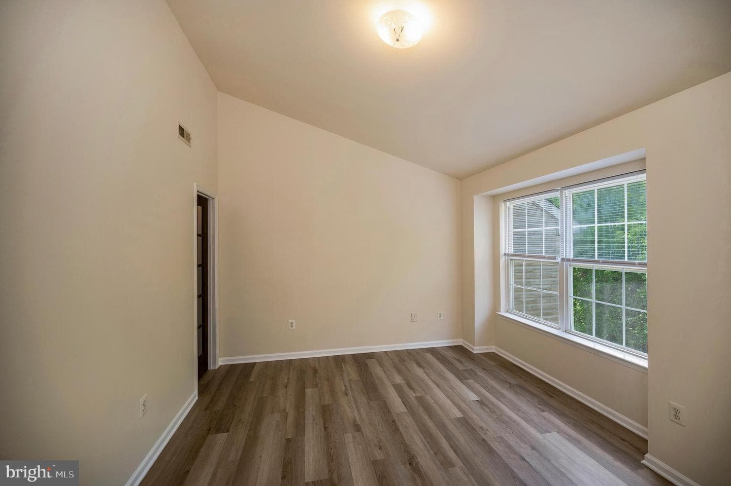 709 Kings Crest Drive photo 25