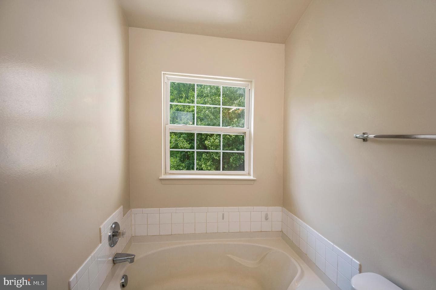 709 Kings Crest Drive photo 29