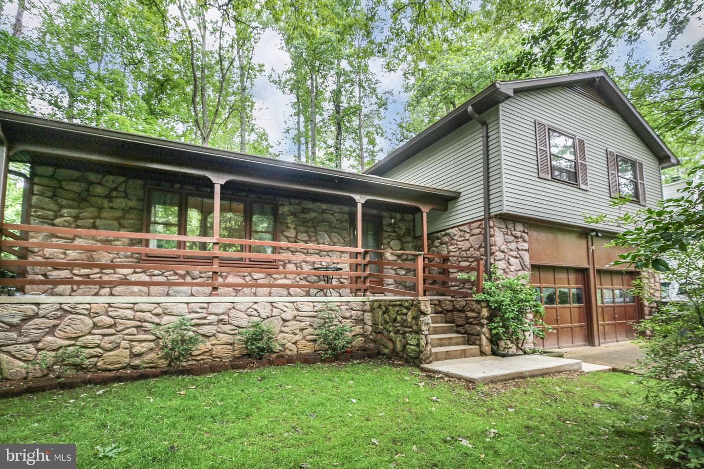 1135 Columbus Drive photo 1