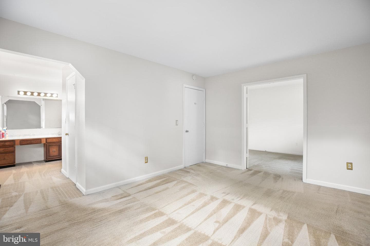 1135 Columbus Drive photo 23