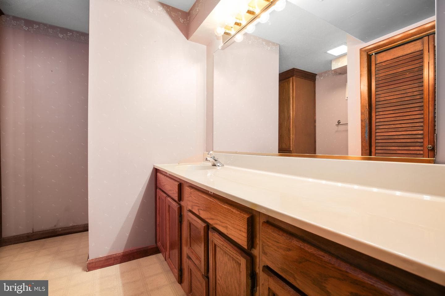 1135 Columbus Drive photo 40