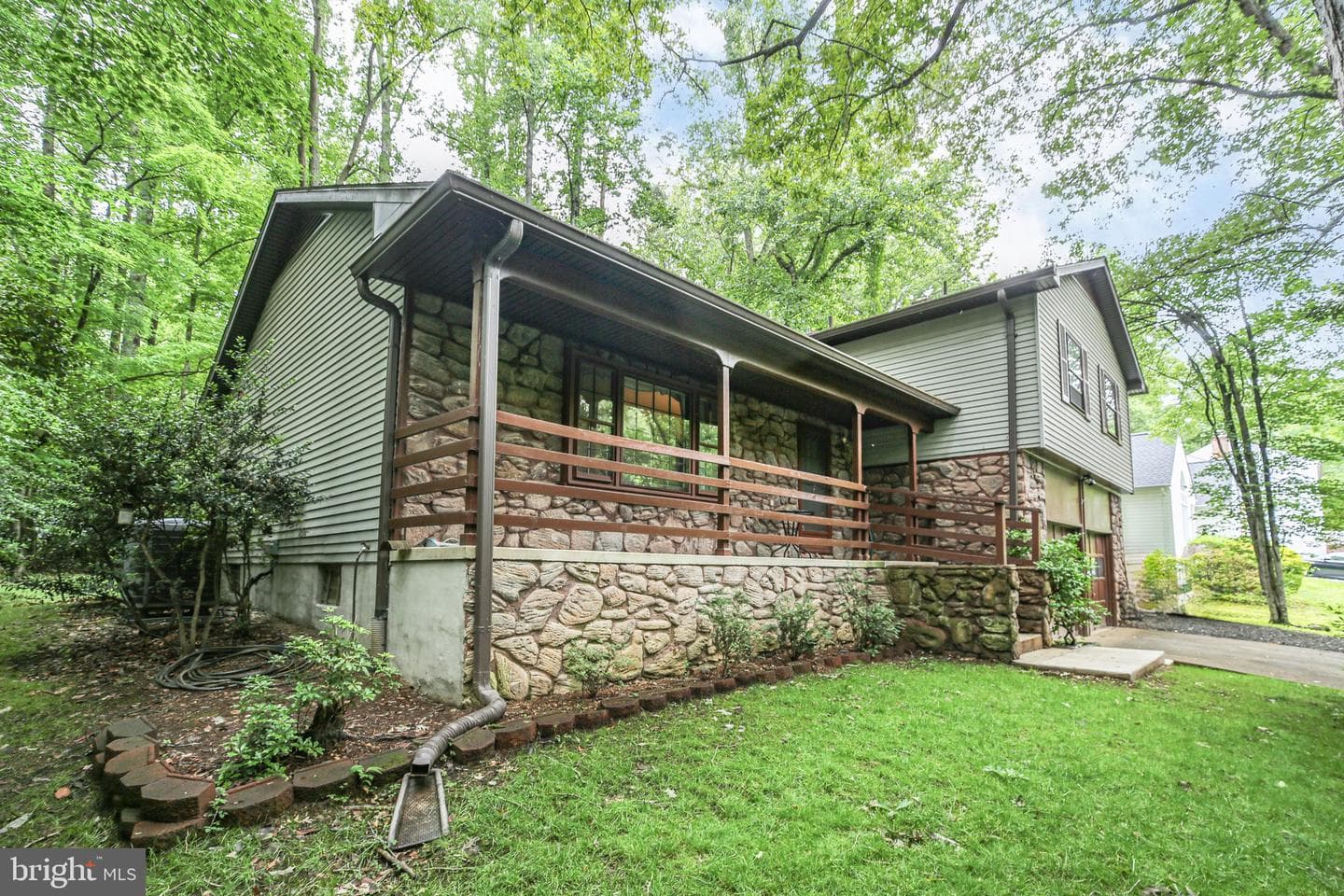1135 Columbus Drive photo 5