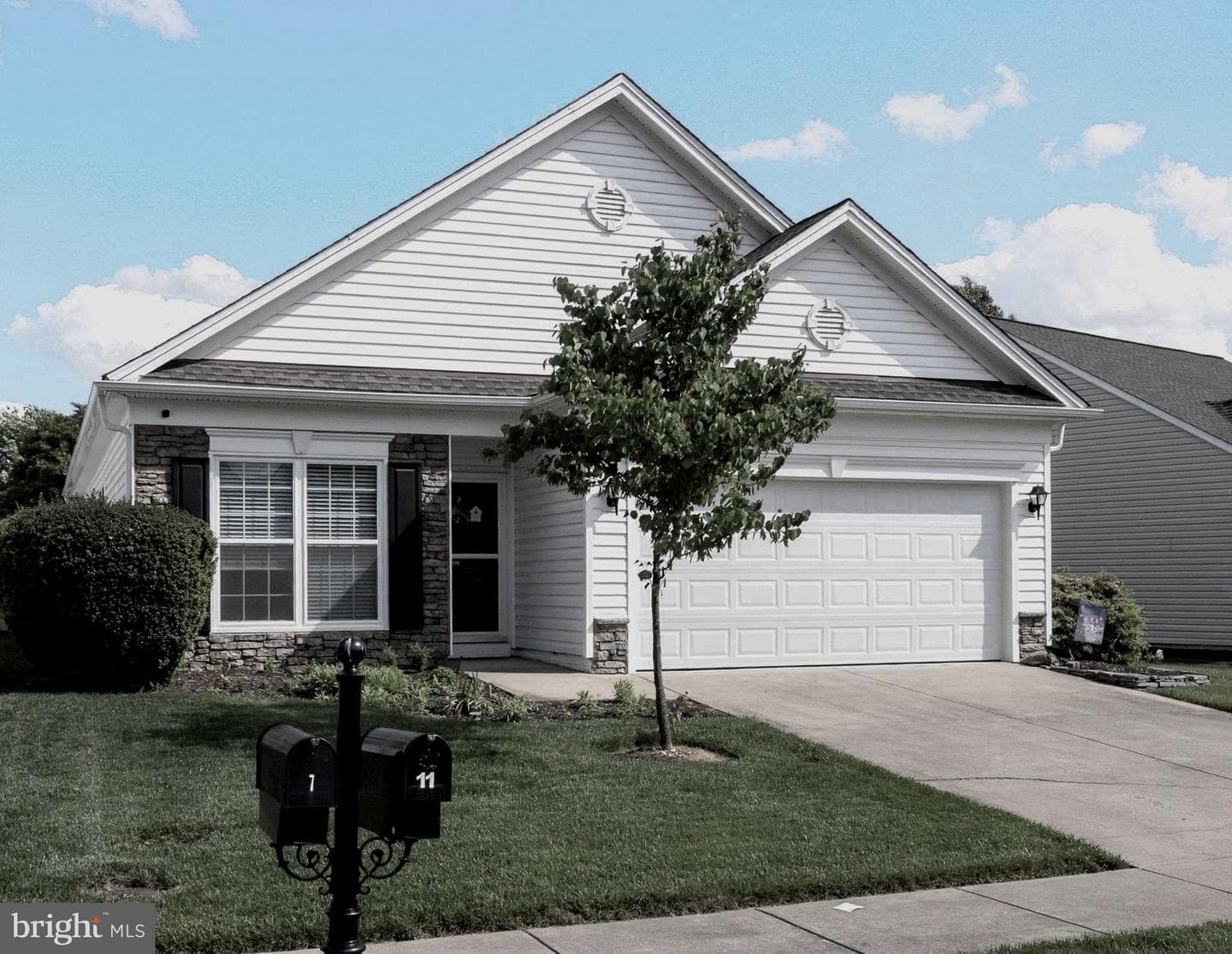 11 Lucketts Drive photo 2
