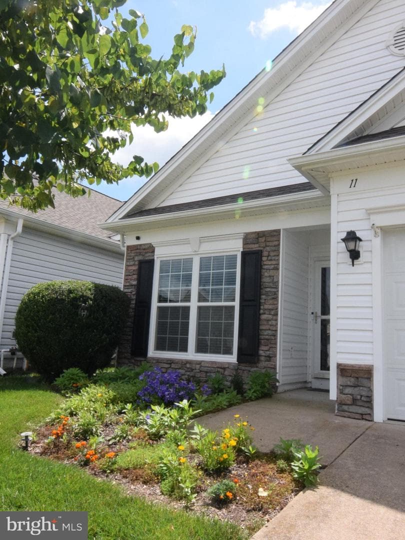 11 Lucketts Drive photo 3