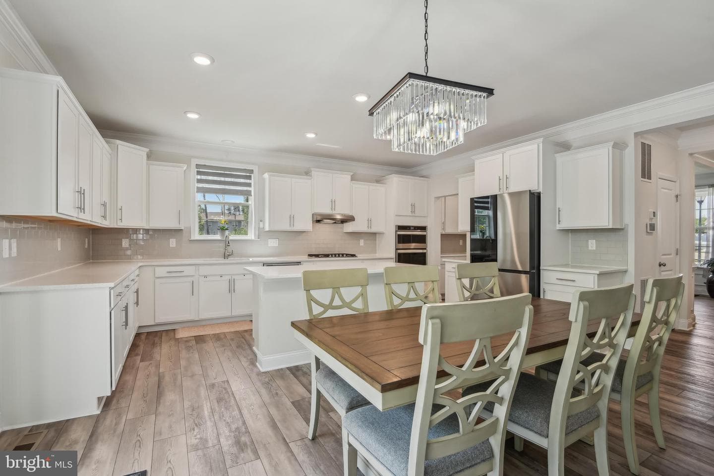 209 Elm Street photo 15