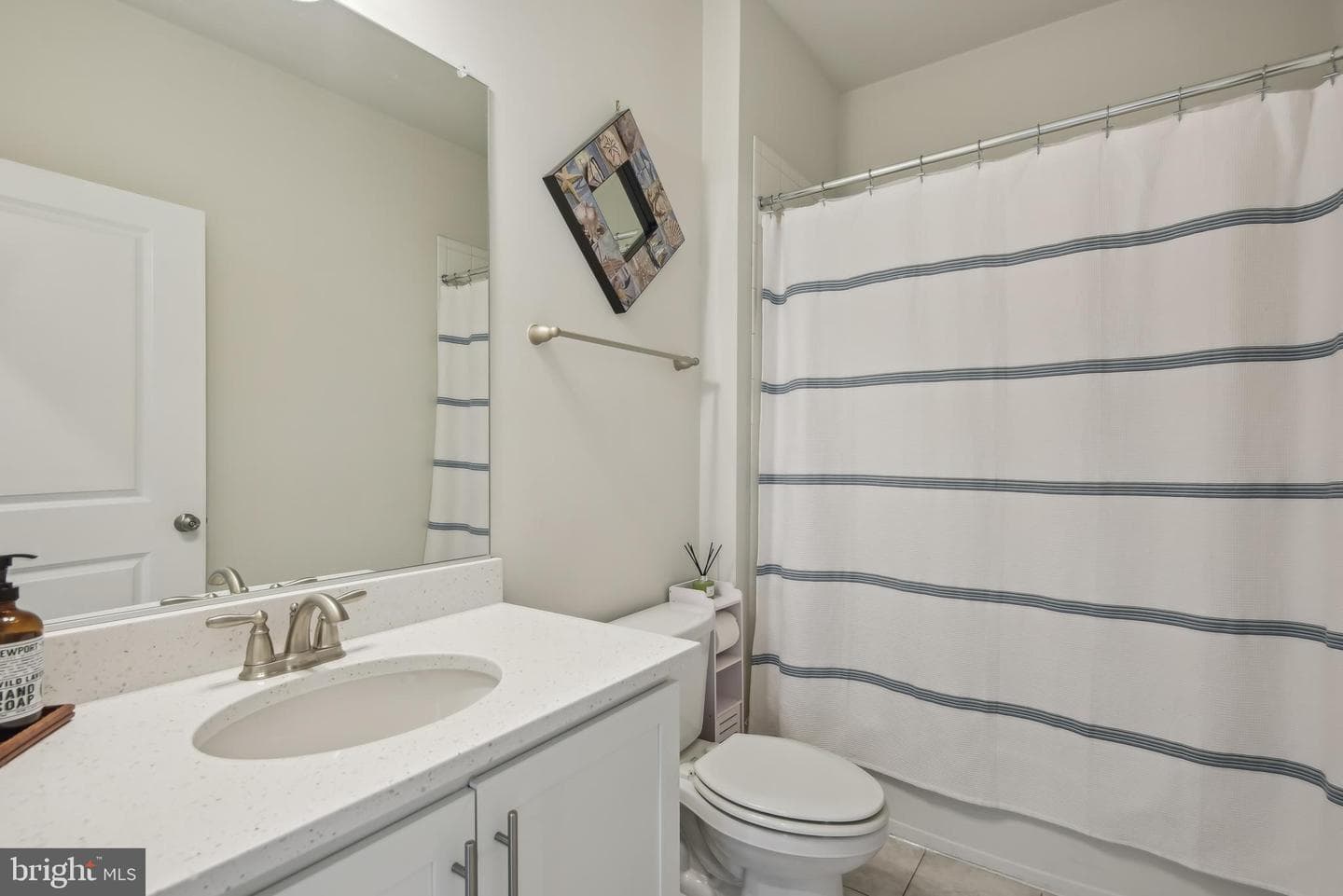 209 Elm Street photo 17