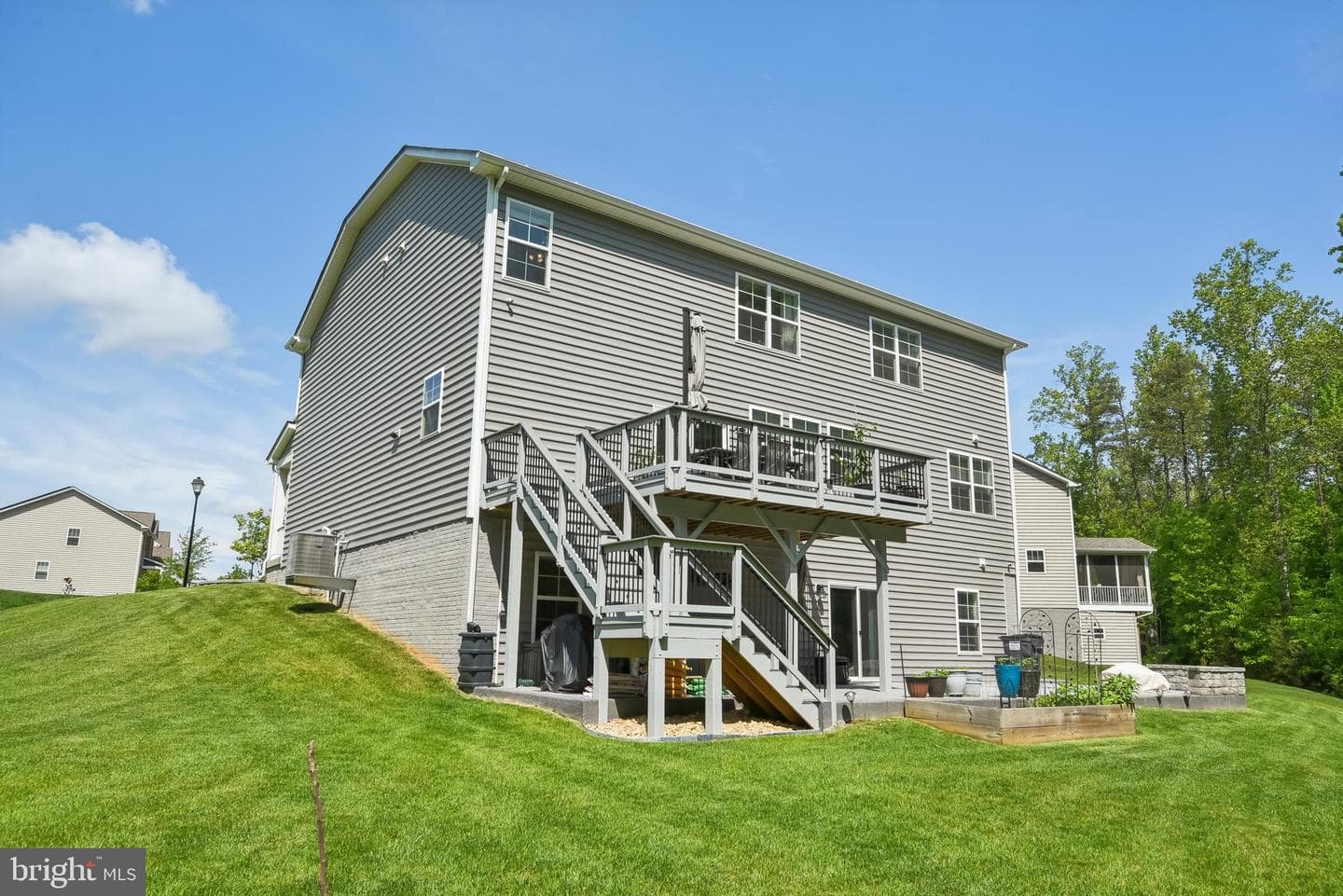 209 Elm Street photo 38