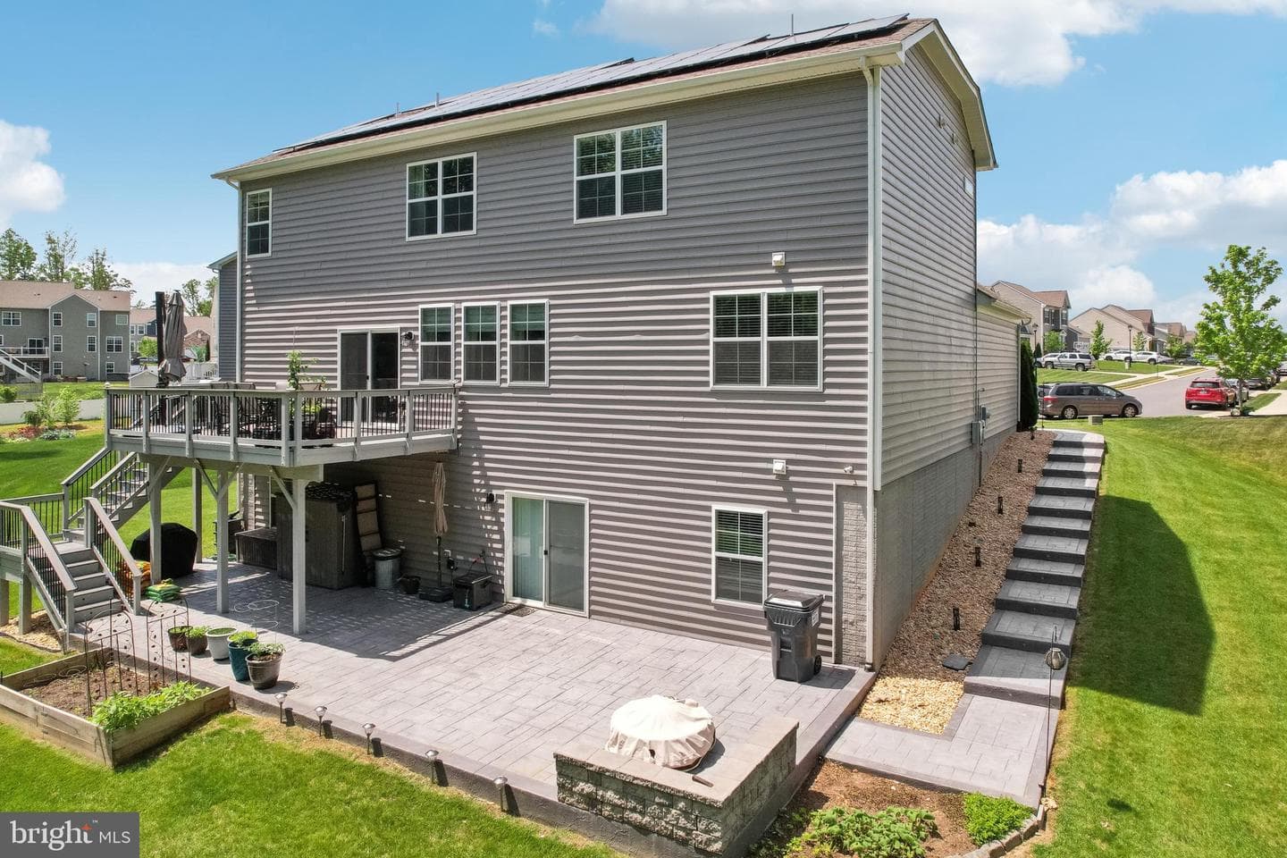 209 Elm Street photo 42