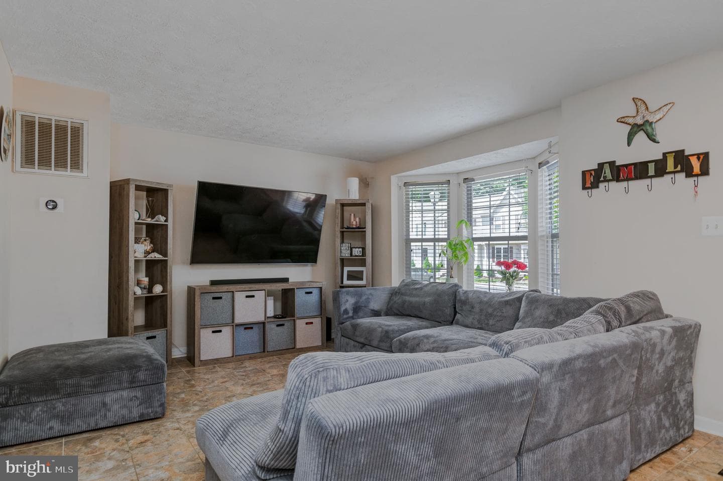1211 Kings Crest Drive photo 7