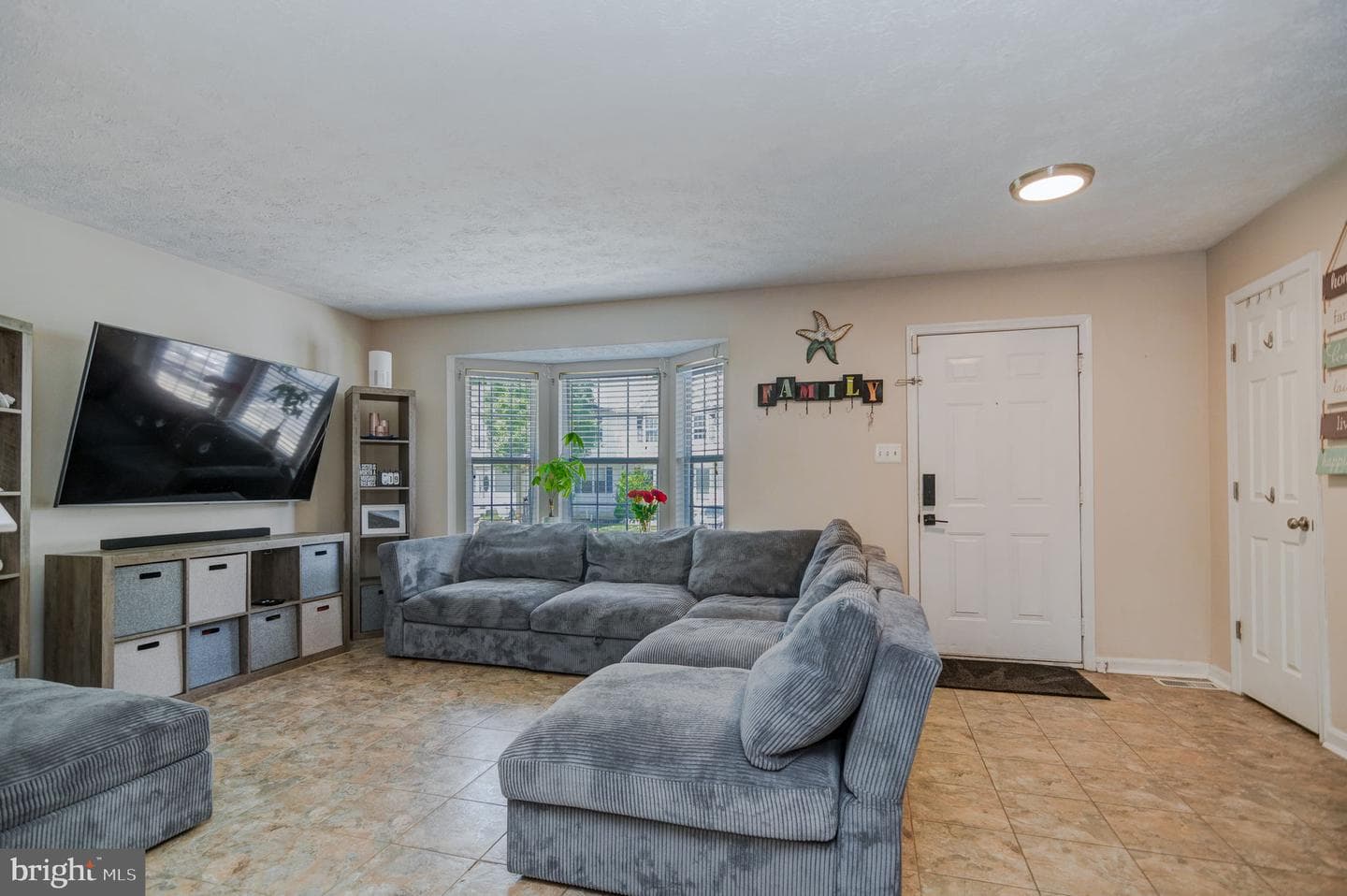 1211 Kings Crest Drive photo 8