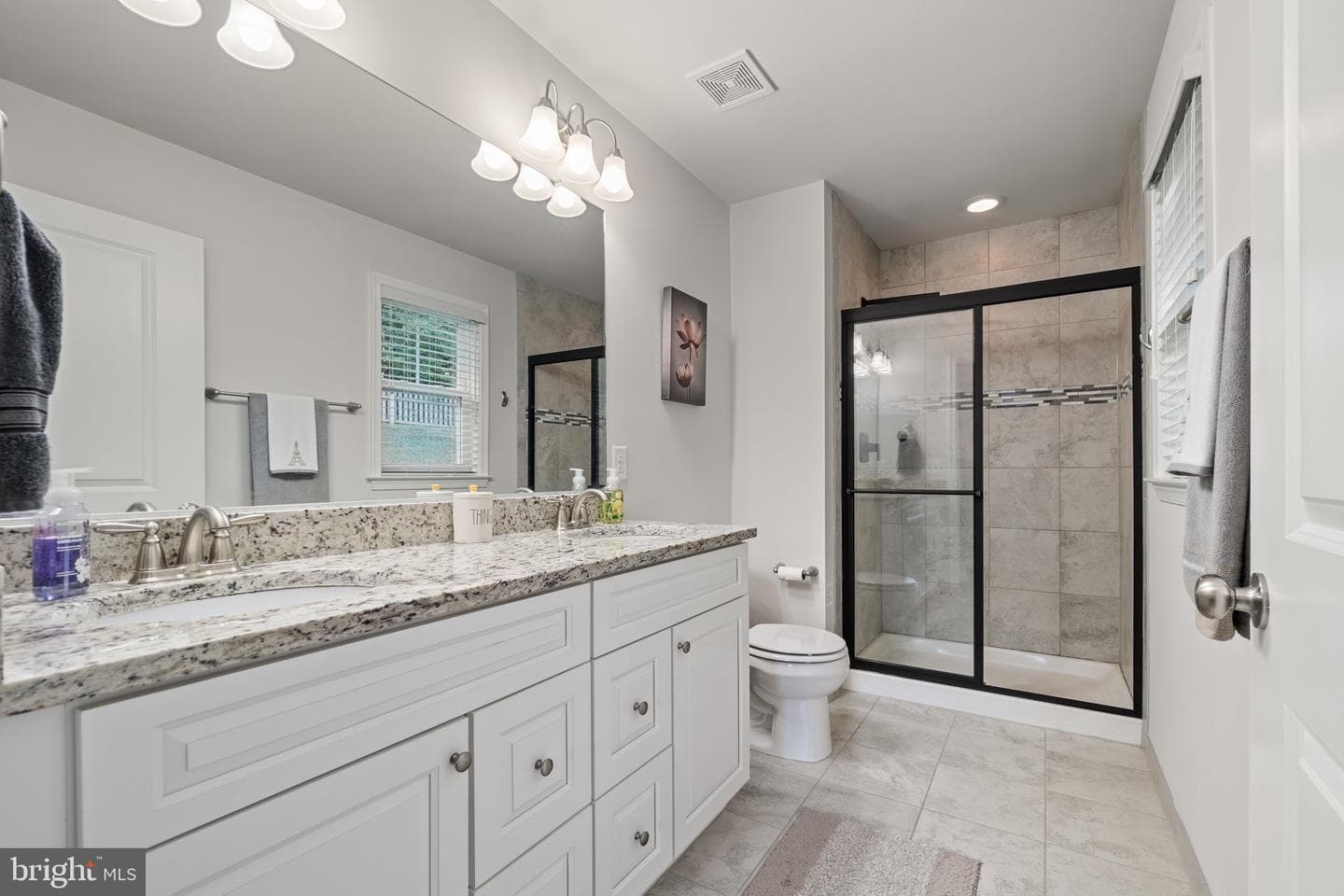 10 Howard Circle photo 17