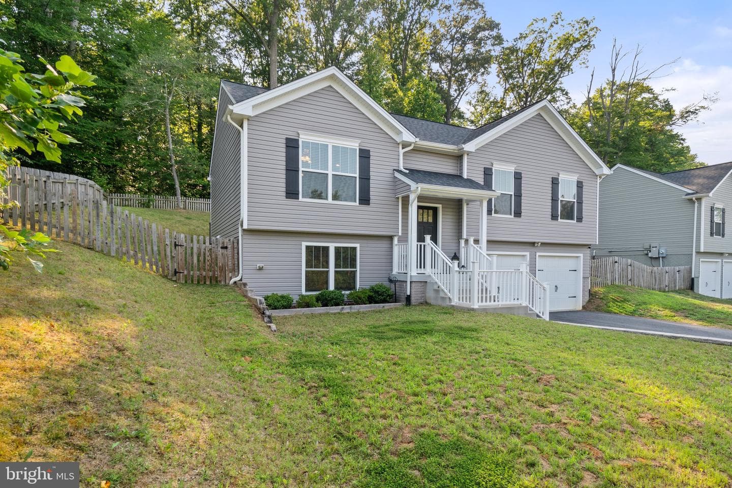 10 Howard Circle photo 2