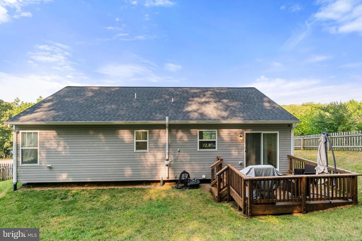 10 Howard Circle photo 23
