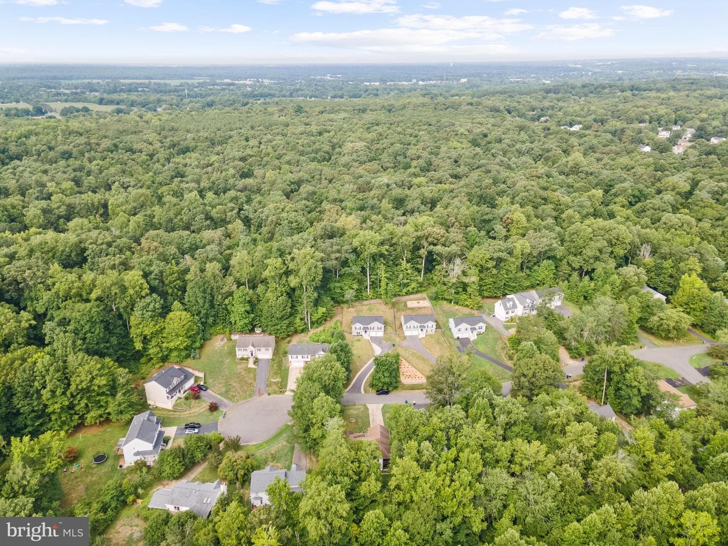 10 Howard Circle photo 27