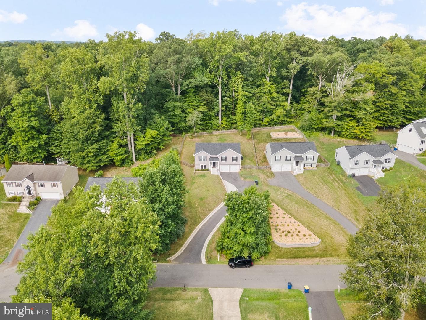 10 Howard Circle photo 29