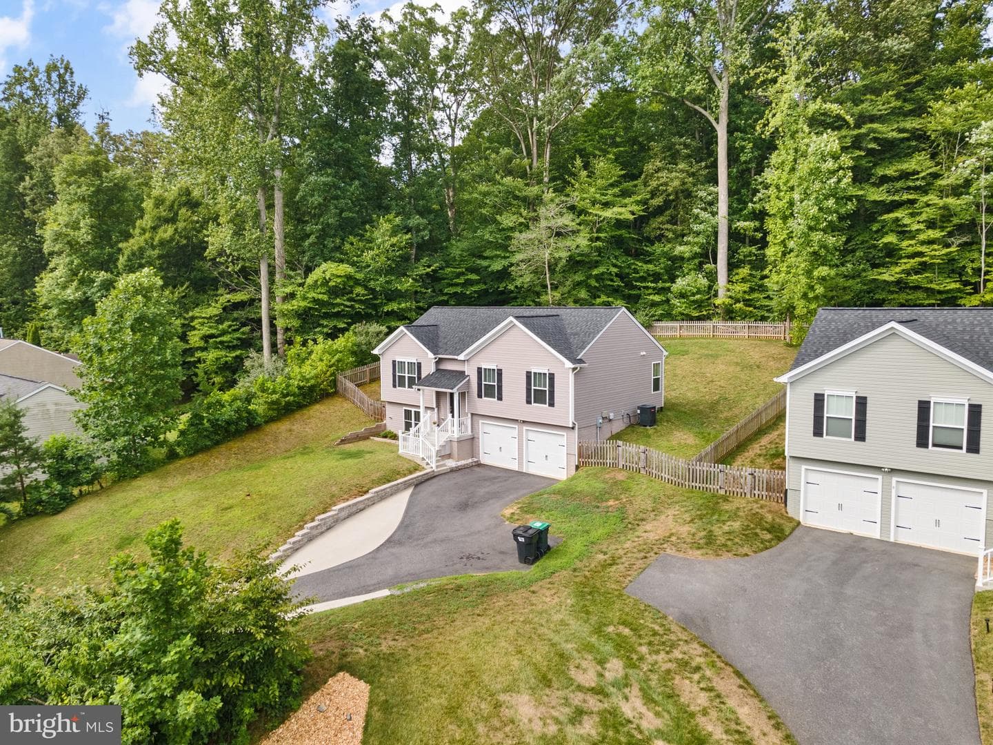 10 Howard Circle photo 32