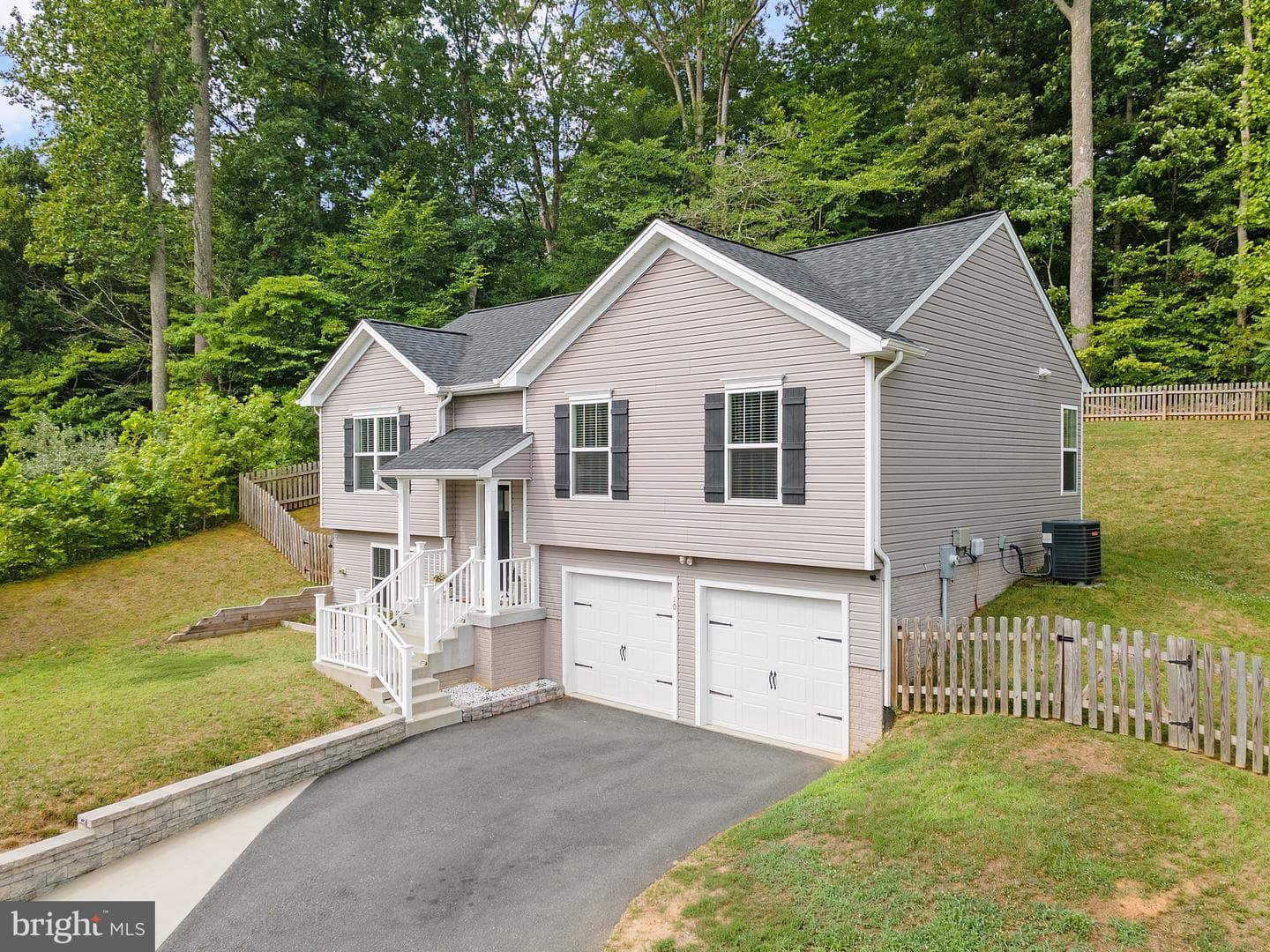 10 Howard Circle photo 33