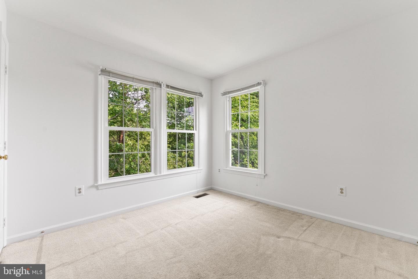 6 Larkwood Court photo 26