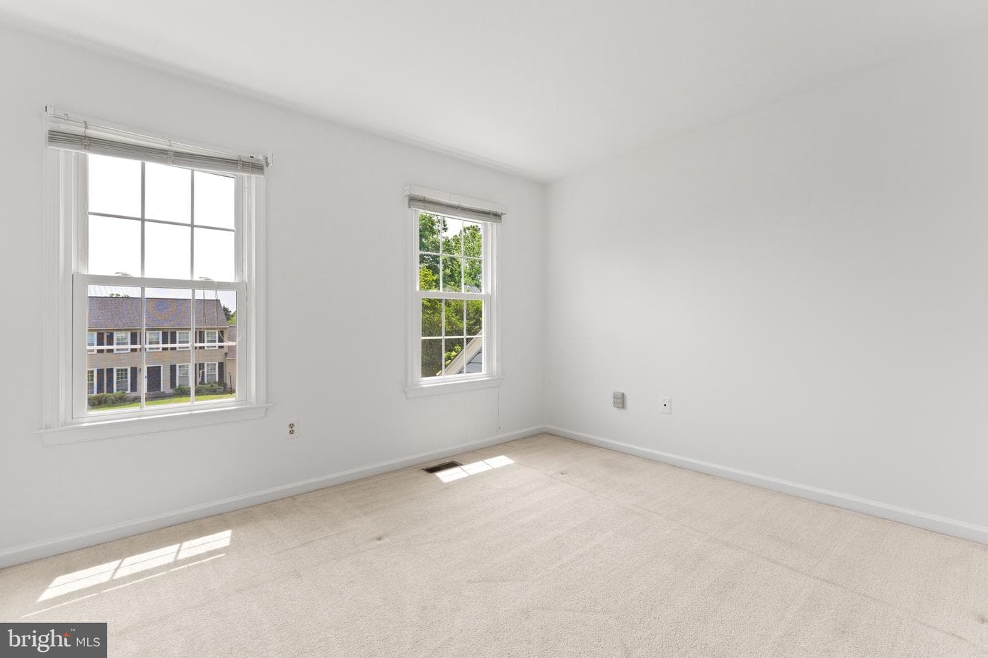 6 Larkwood Court photo 31
