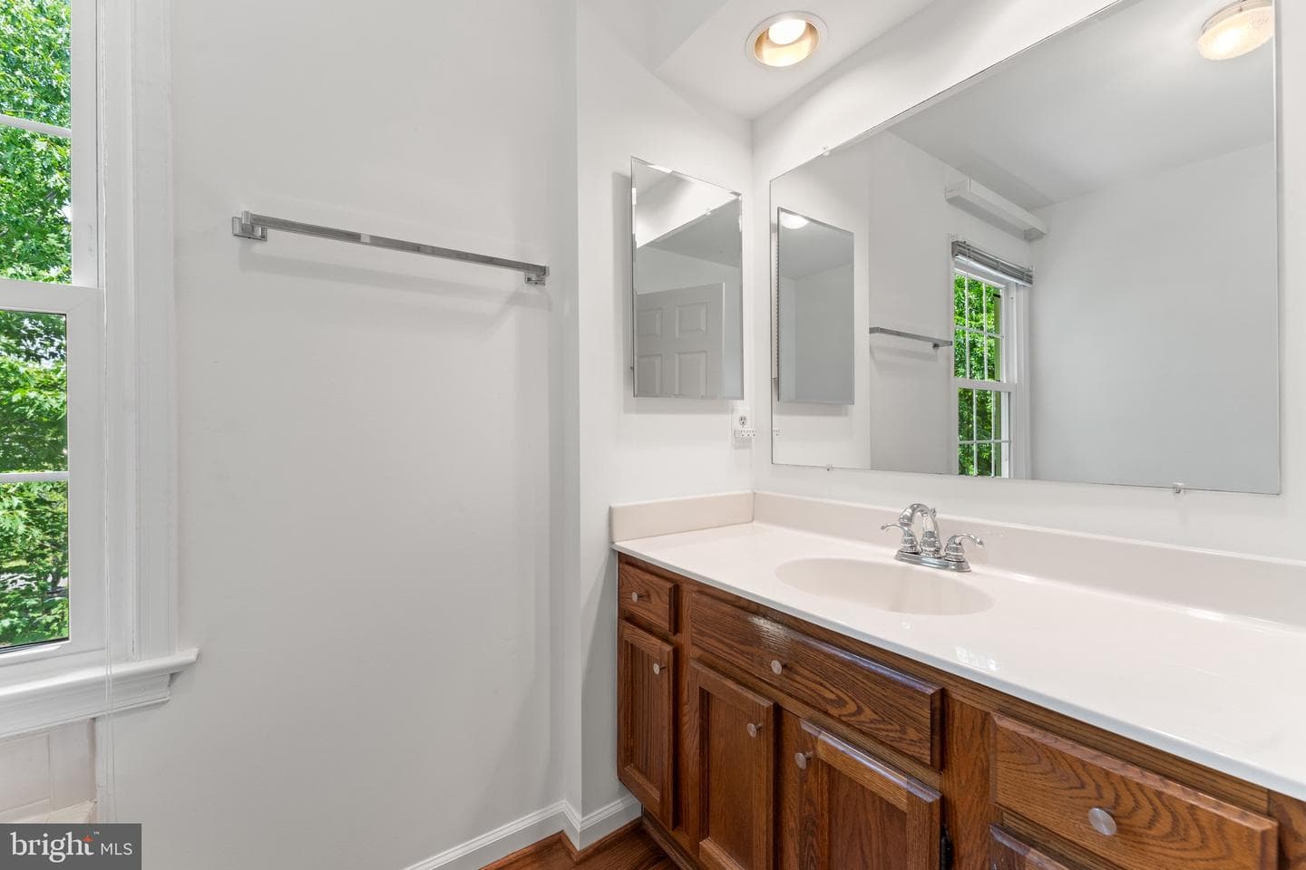 6 Larkwood Court photo 33