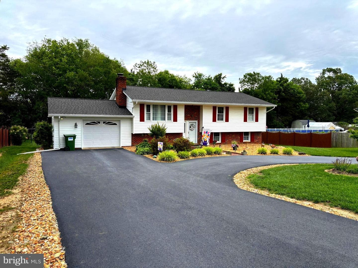 806 Edwards Drive photo 4