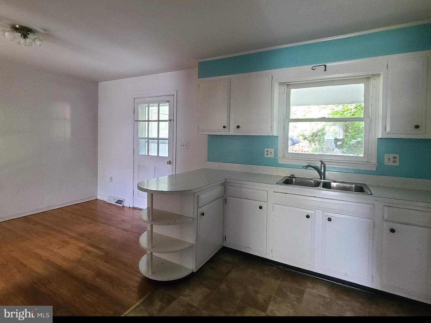136 Falmouth Drive photo 4