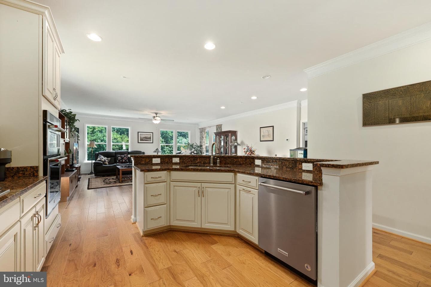 201 Denison Street photo 10