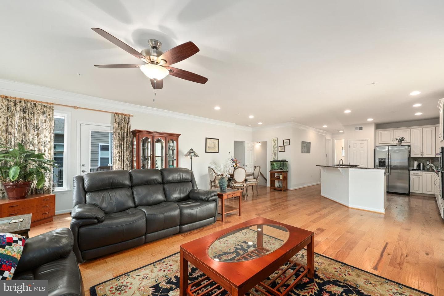 201 Denison Street photo 8