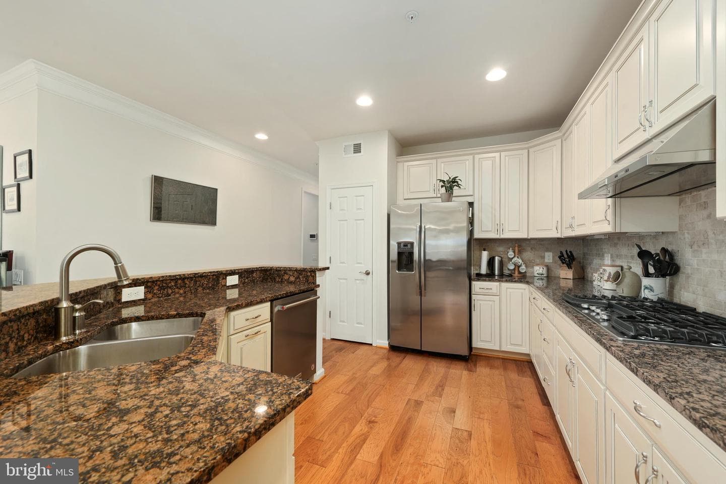201 Denison Street photo 9