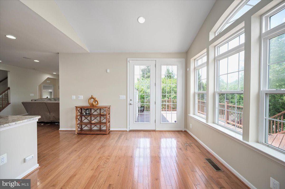 35 Gallery Road photo 42