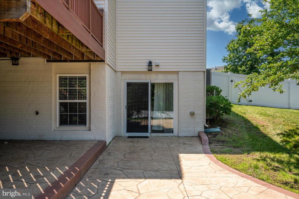 35 Gallery Road photo 54