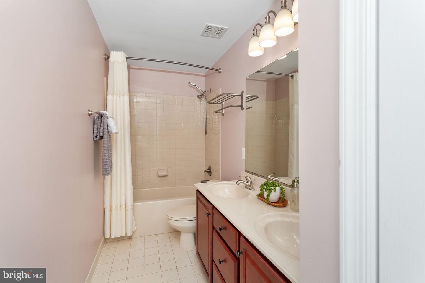 173 Empress Alexandra Place photo 17