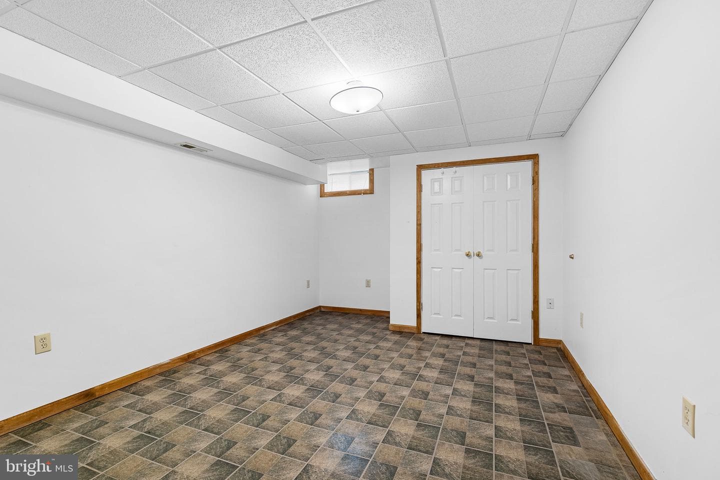 8 Westchester Court photo 27
