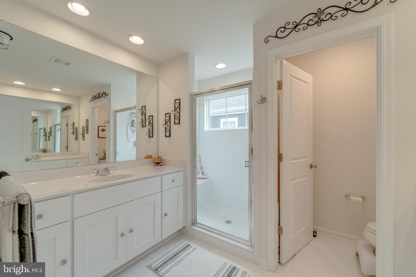 990 Forsythia Lane photo 35