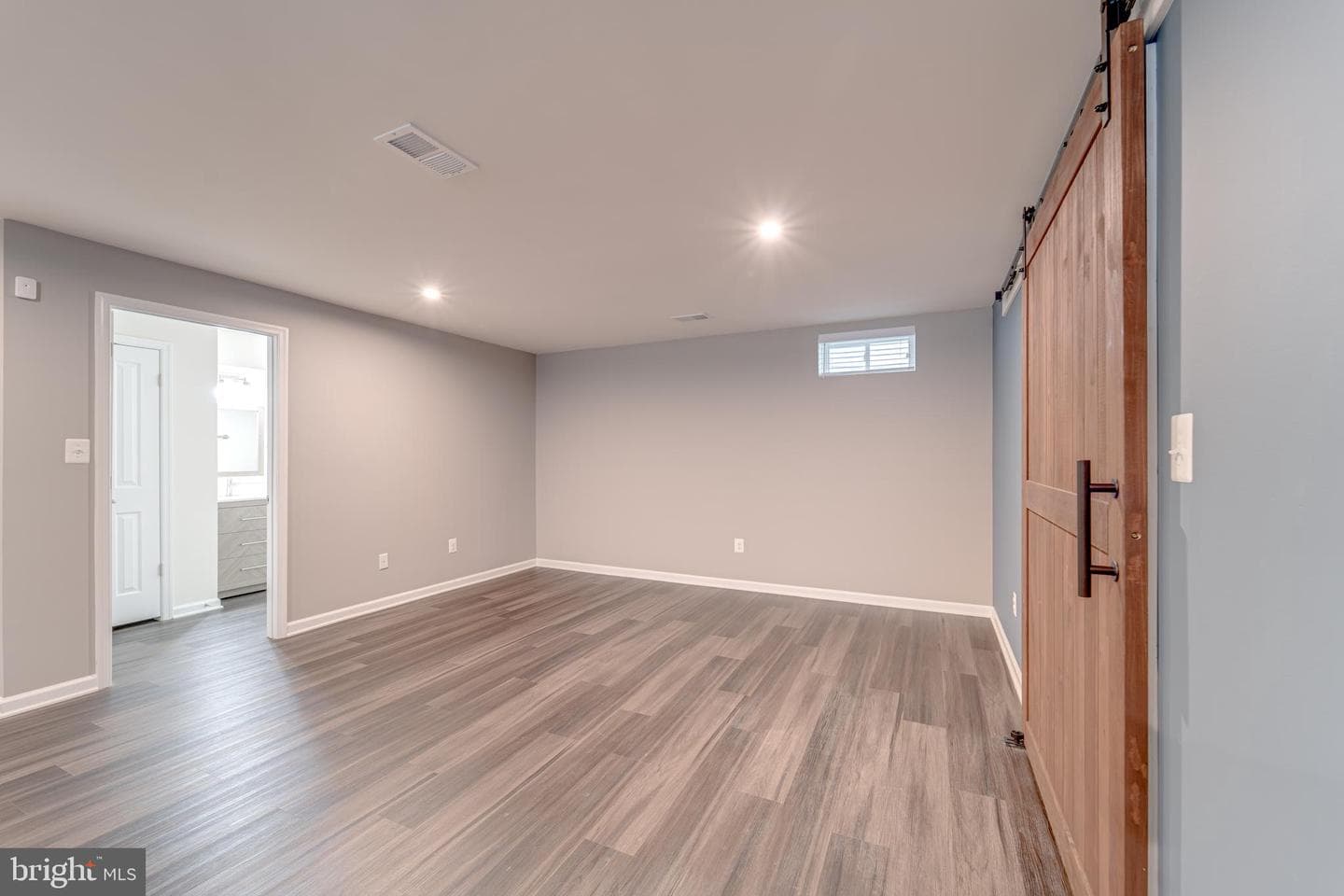 990 Forsythia Lane photo 41