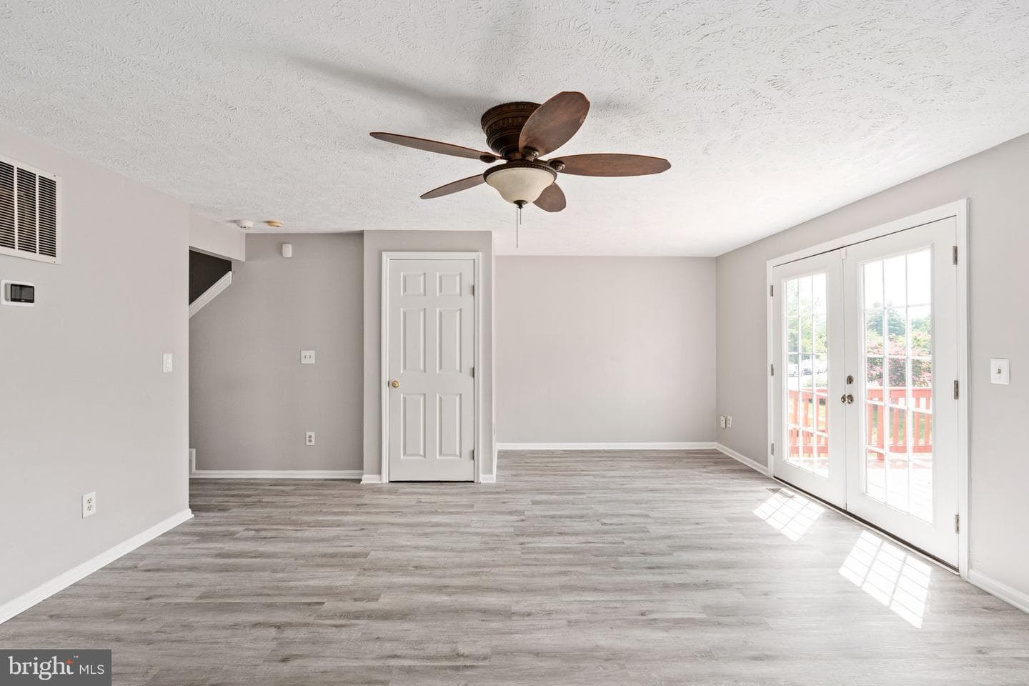 1003 Highpointe Boulevard photo 16