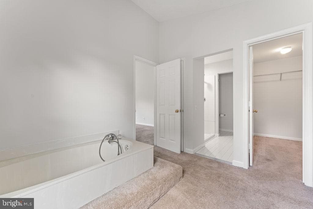 7 Salford Court photo 42