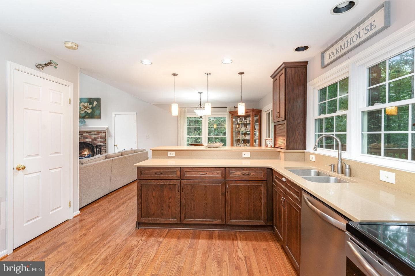 3221 Titanic Drive photo 4