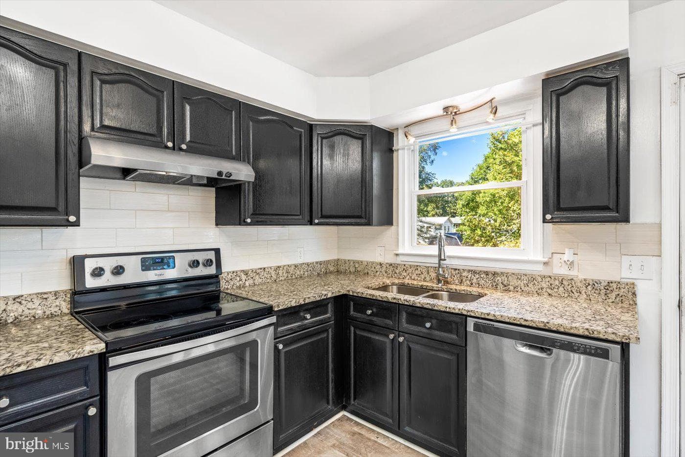 106 Raintree photo 27