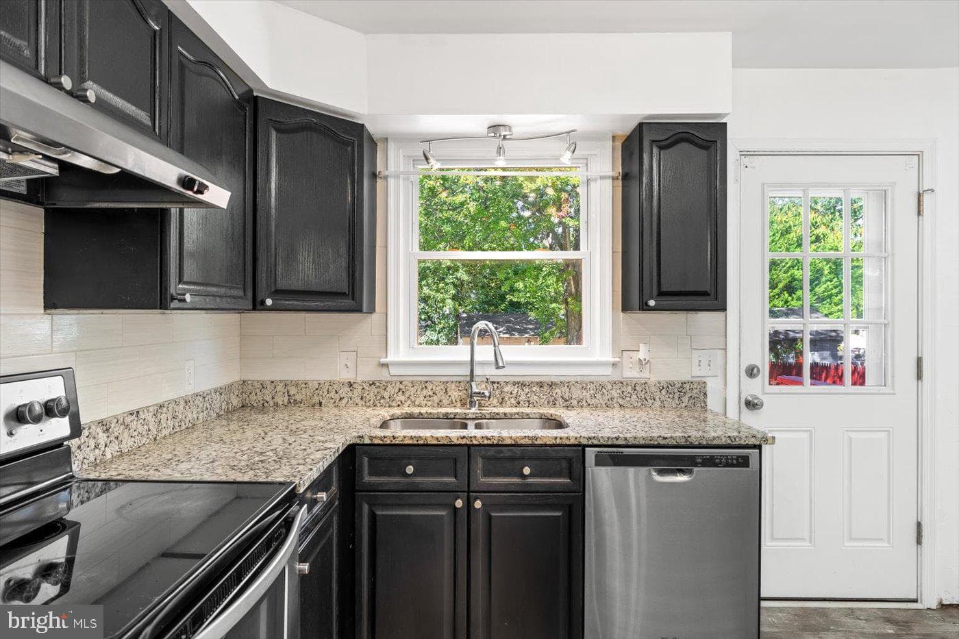 106 Raintree photo 29