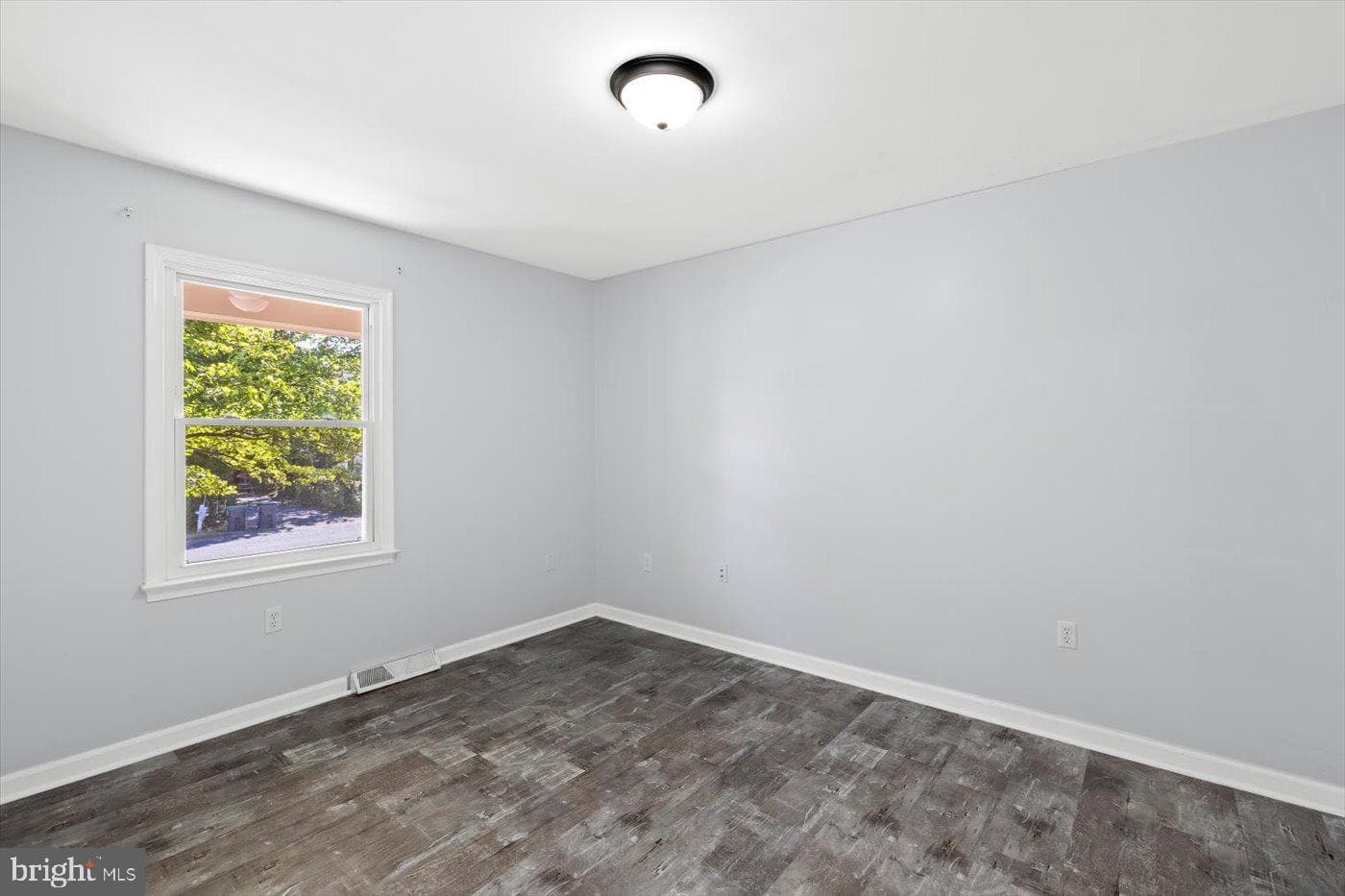 106 Raintree photo 36