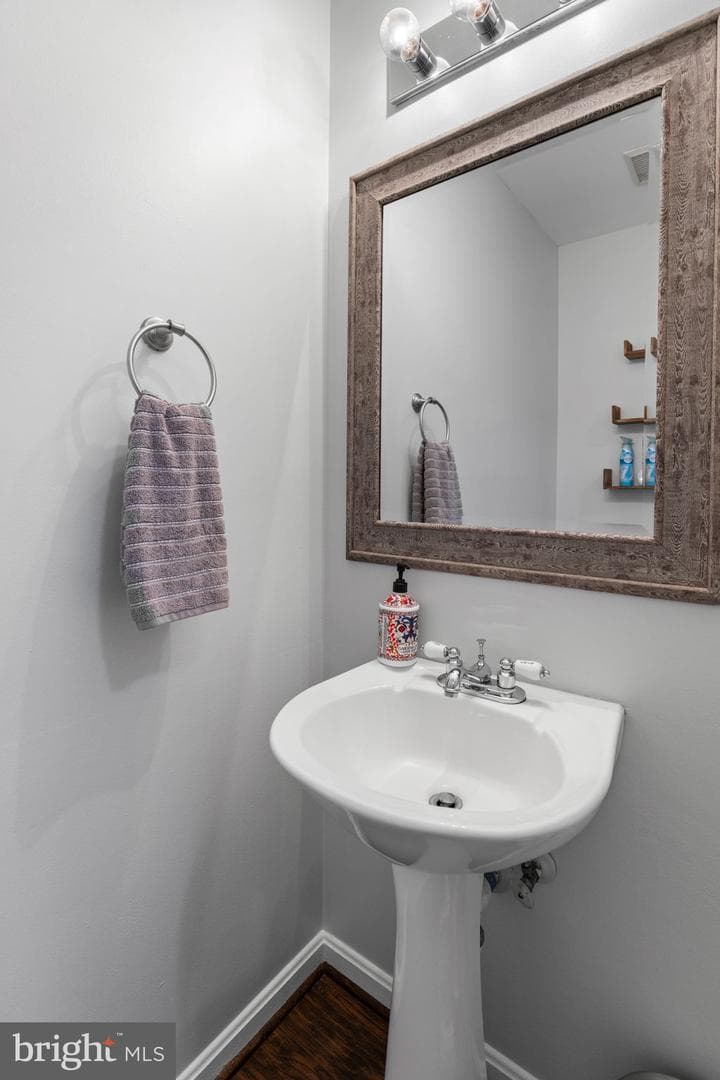 111 Sterling Court photo 14