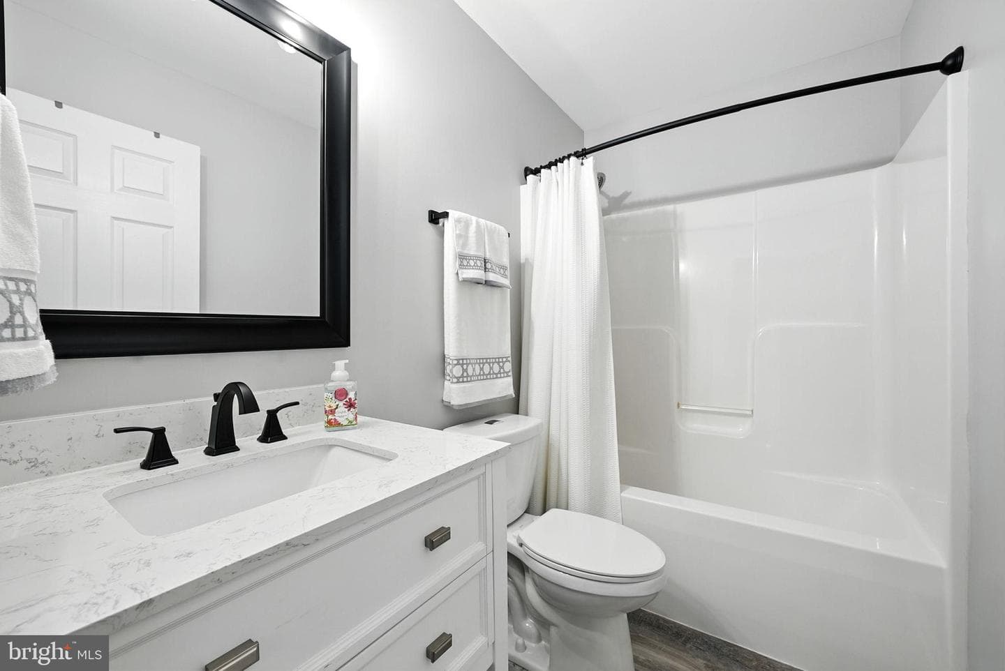 7 Hollywood Avenue photo 29