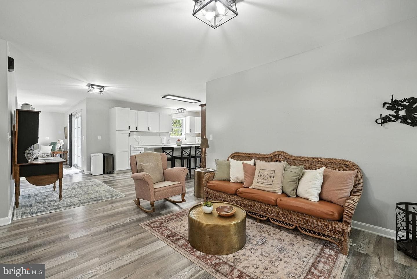 7 Hollywood Avenue photo 8