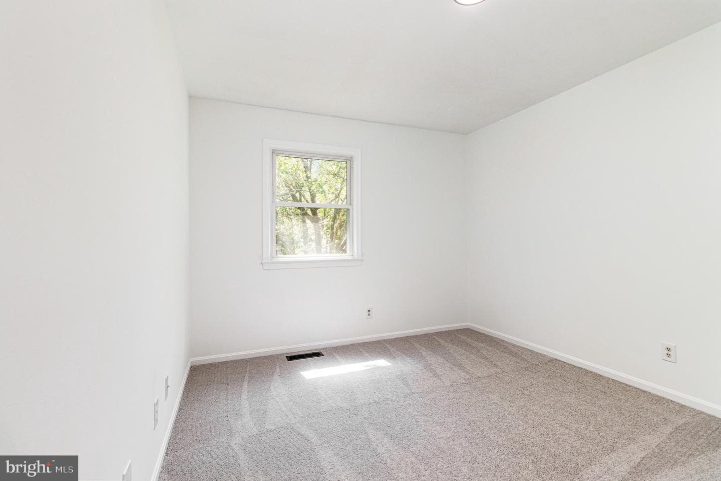 225 Overlook Court photo 12